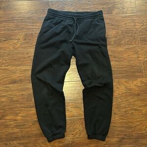 Aritzia sweatpants size medium